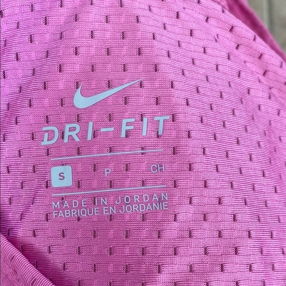 Nike Dri-Fit Training Tee | Size M | Moisture-Wicking - Picture 4 of 5